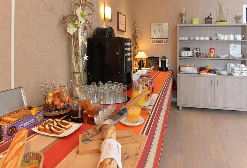 Номер Стандарт, Hôtel La Croix Blanche
