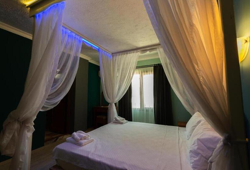 Номер Стандарт, Rebetika Hotel & Bistro
