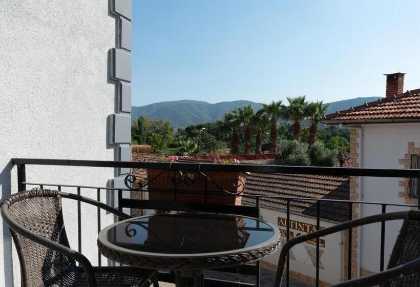 Семейный Номер, Rebetika Hotel & Bistro