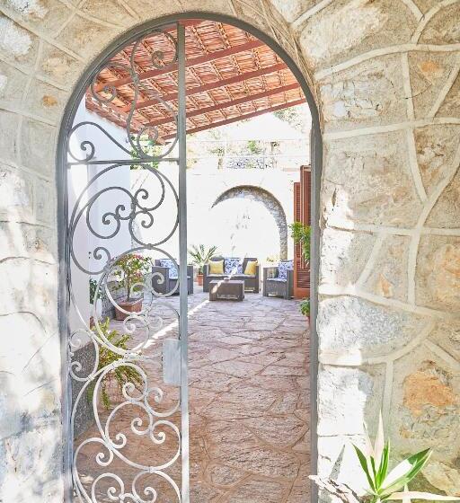 سوییت خانوادگی, Villa La Gitana