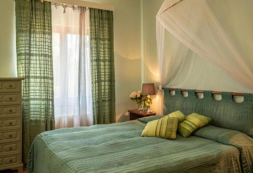 庭の見えるスタンダードトリプルルーム, Torraccia Di Chiusi Agriturismo Relais