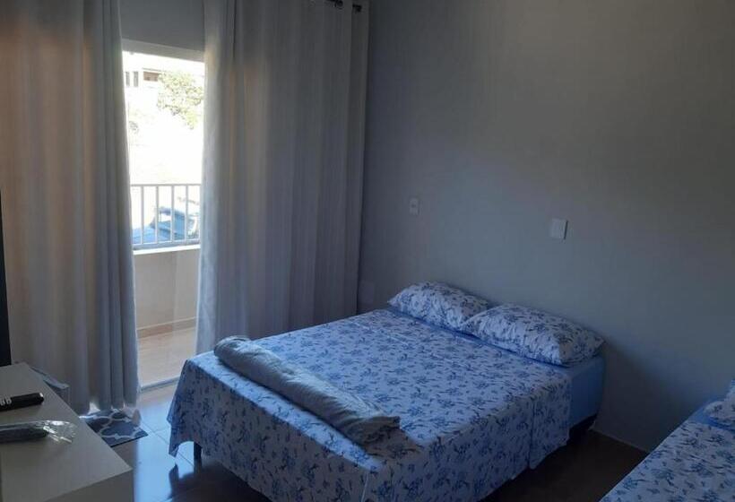 Quarto Triplo Standard com Balcão, Suítes Caninana