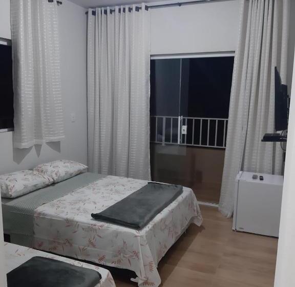 Quarto Triplo Standard com Balcão, Suítes Caninana