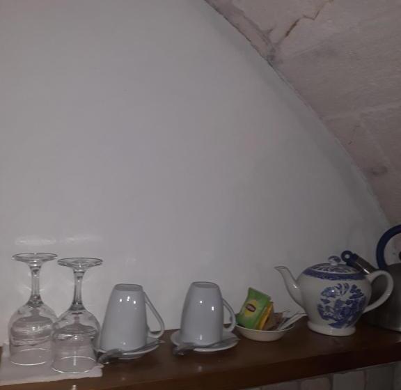 استودیوی استاندارد, Fontana Vecchia B&b