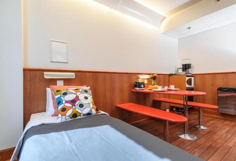 Номер Стандарт Трехместный, Forenom Aparthotel Tampere