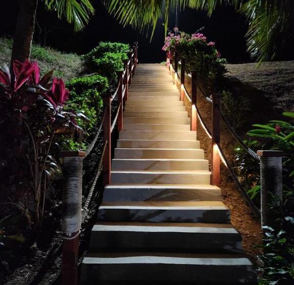 سوییت با چشم‌انداز دریا, And Dive Center Roatan Yacht Club