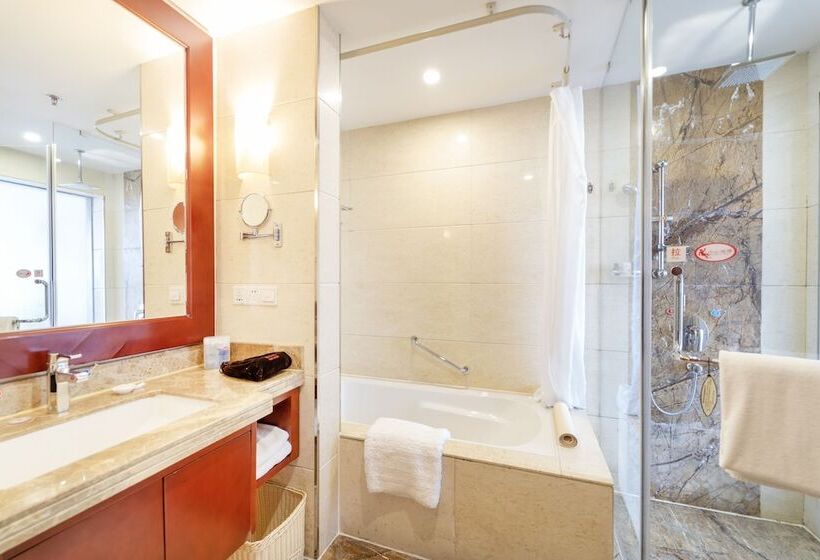 Люкс Superior, Ramada Plaza By Wyndham Chongqing West