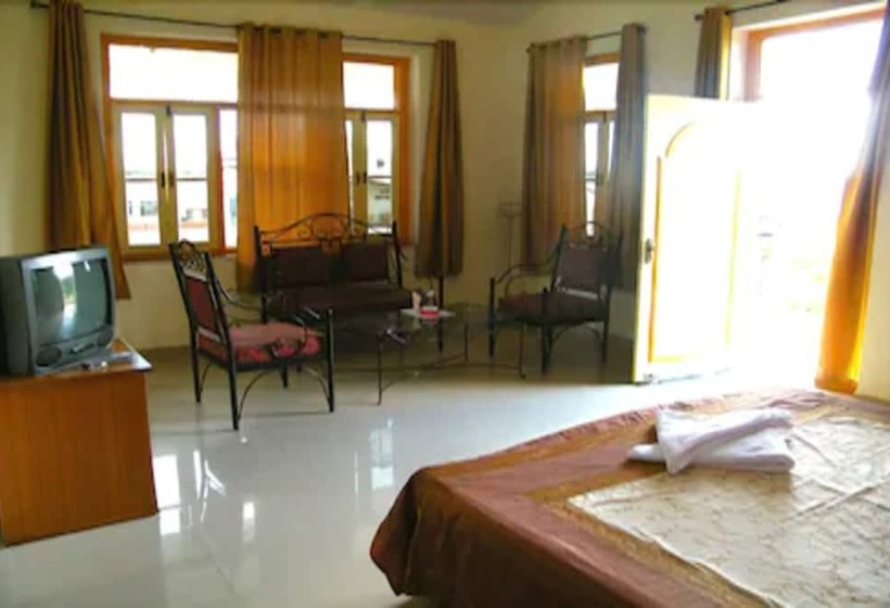 스탠다드 룸, The New Swaraj Resort