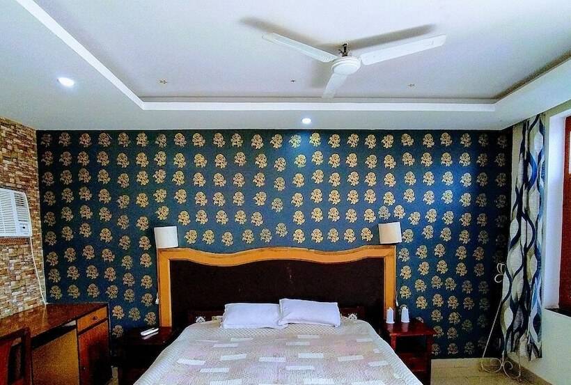 디럭스 룸, The New Swaraj Resort