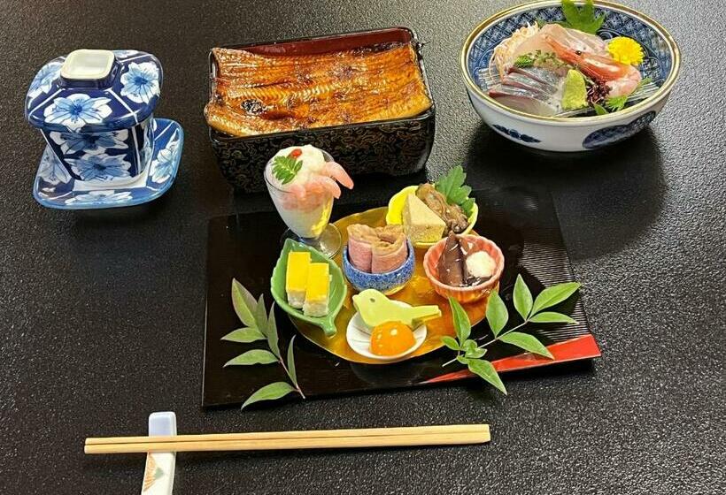 이코노미 트리플 룸, 割烹旅館霞ヶ浦