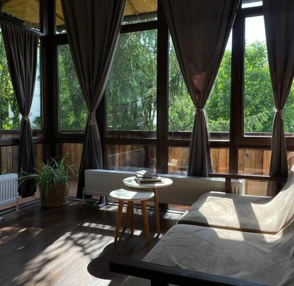 Трехместный Номер Стандарт Вид на Сад, Ecolife Lodge Hotel & Restaurant