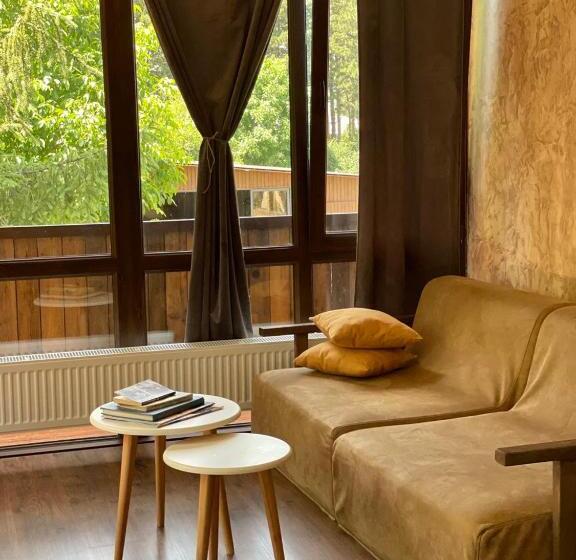 Трехместный Номер Стандарт Вид на Сад, Ecolife Lodge Hotel & Restaurant