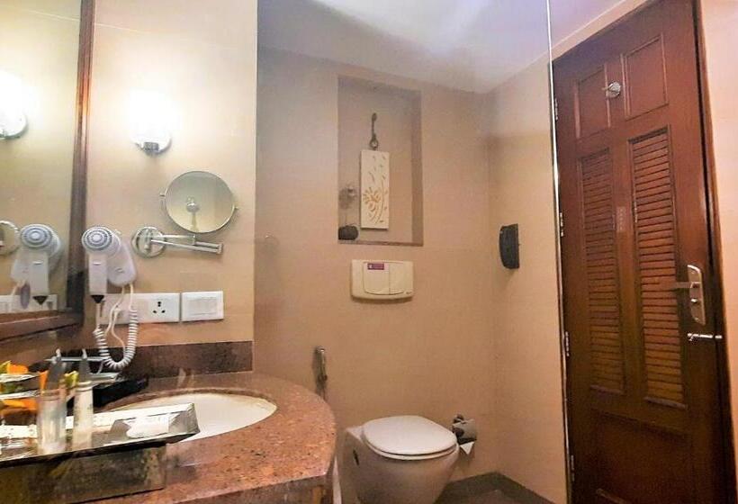 Номер Executive, Royal Orchid Fort Resort