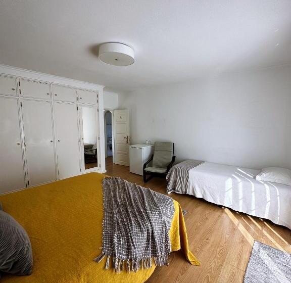 Comfort Triple Room, Moro S Friends House   Cascais
