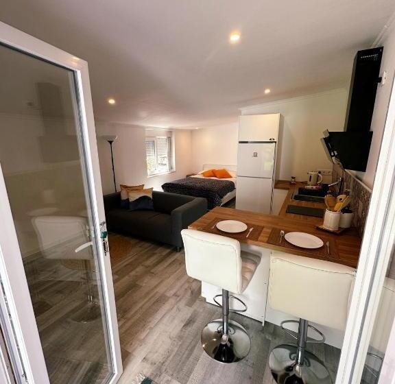 Standard Room, Moro S Friends House   Cascais