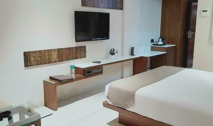 Семейный Номер, Rs Exclusive Stay & Fine Dine   Near To Akola Junction