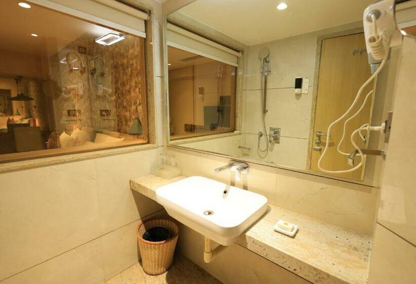 Номер Deluxe, Rs Exclusive Stay & Fine Dine   Near To Akola Junction