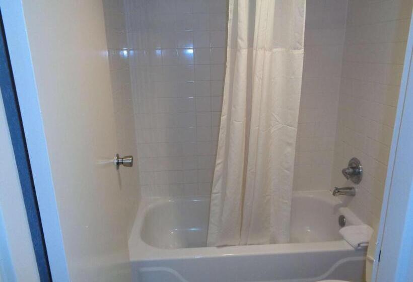 Номер Стандарт 2 Двуспальные Кровати, Super 8 By Wyndham Gulfport Biloxi Airport