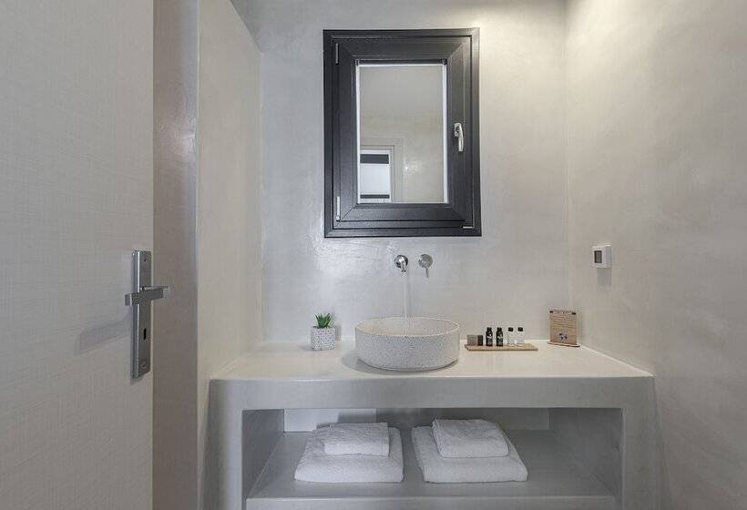 اتاق سوپریور با چشم‌انداز دریا, Onyx Hotel & Suites