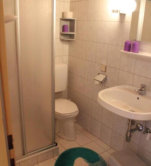 Standard Kolmen Hengen Huone, Gästehaus Uggowitzer