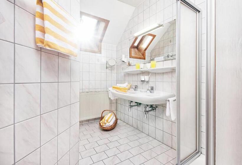 Апартаменты 2 Спальни с Балконом, Wellness Landhaus Parth