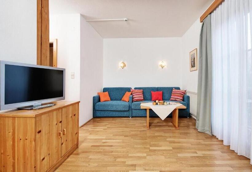 Апартаменты 2 Спальни с Балконом, Wellness Landhaus Parth