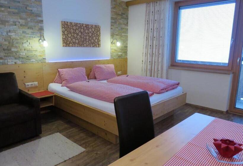 Студио Стандарт с Балконом, Gästehaus Zedlacherhof
