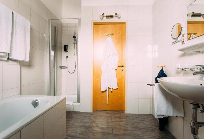 Люкс с Балконом, Pitzis Kinderhotel   Family Only