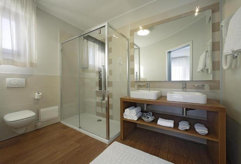 سوئیت جونیور با استخر, Park Hotel Ermitage Resort & Spa