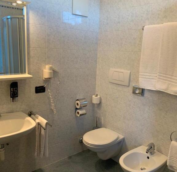 Номер Стандарт Трехместный, Albergo Cavallino S'rössl