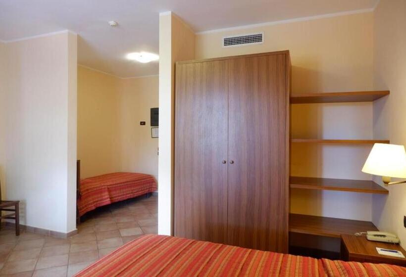 Трехместный Номер Стандарт с Балконом, Corte Dei Tusci Village Palace