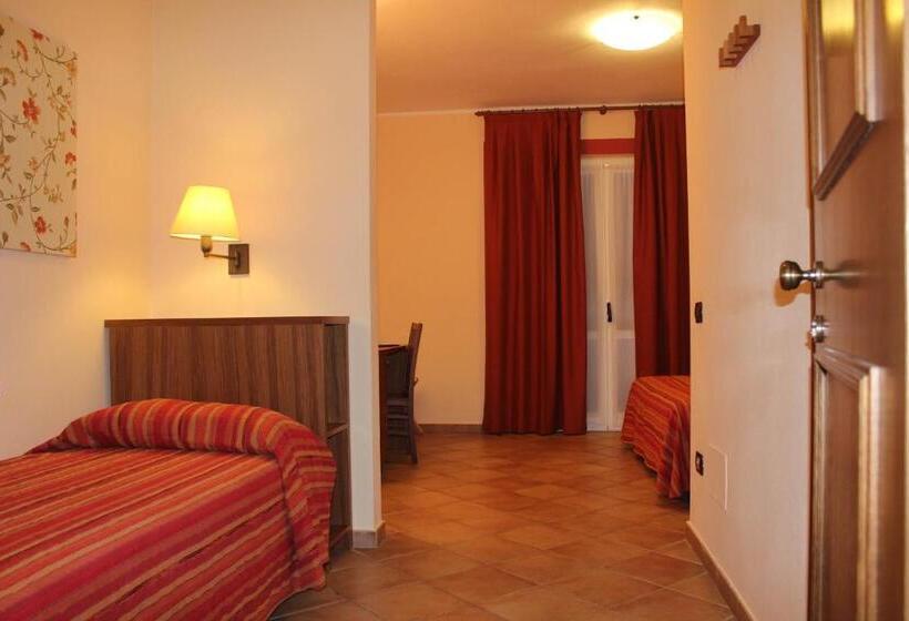 غرفة سوبيريور ثلاثية مطلّة علي البحر, Corte Dei Tusci Village Palace