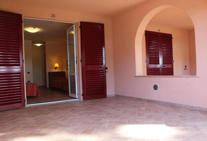 Четырехместный Номер Стандарт Вид на Сад, Corte Dei Tusci Village Palace