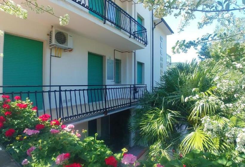 Студио Стандарт с Балконом, Residence Oleandro