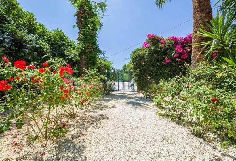 ویلای 1 خوابه, Suite House L'isola Che Non C'è