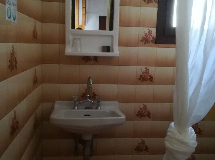 استودیو استاندارد با چشم‌انداز باغ, Scorpios Hotel & Suites