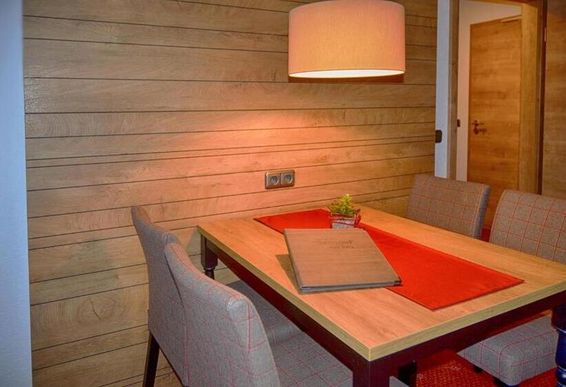 Трехместный Номер Стандарт с Балконом, Alpenhof