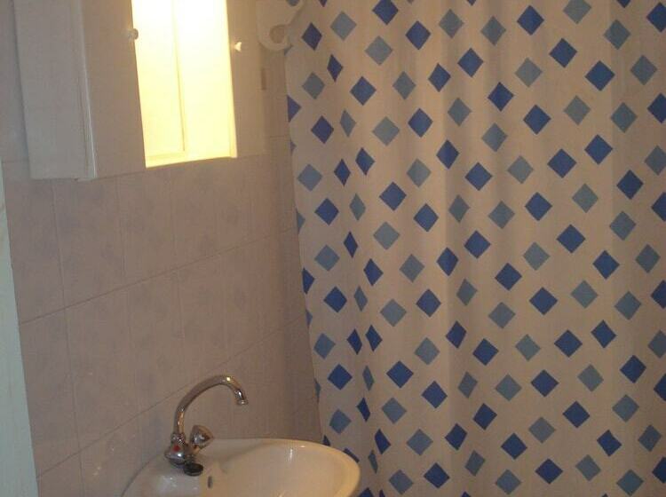 شقة غرفة واحدة, Polyxenis Rooms