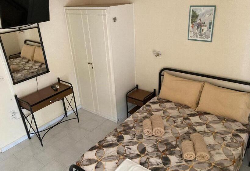 إستوديو قياسى, Polyxenis Rooms