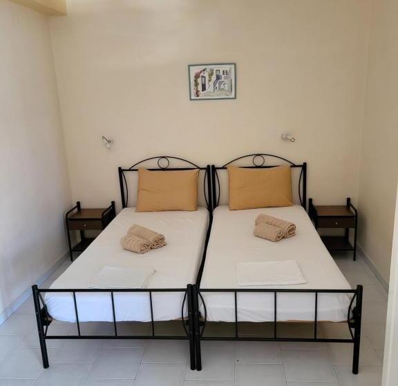 إستوديو قياسى, Polyxenis Rooms