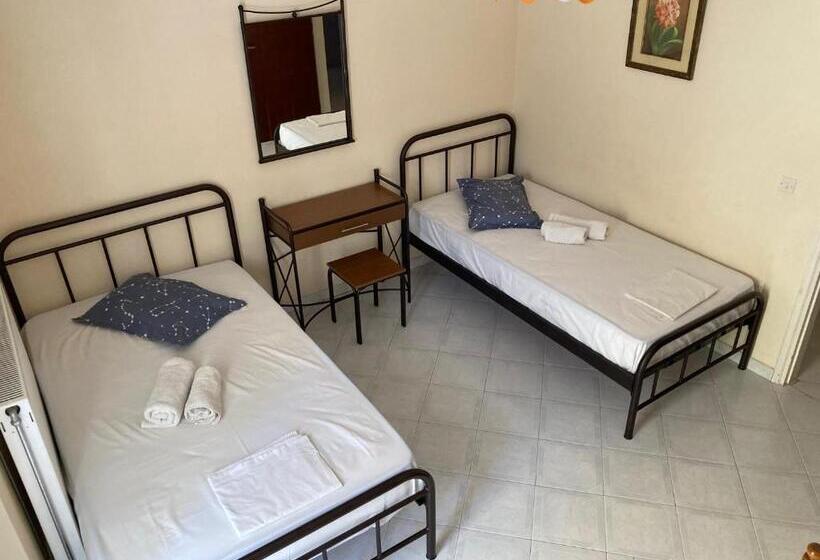 شقة غرفة واحدة, Polyxenis Rooms