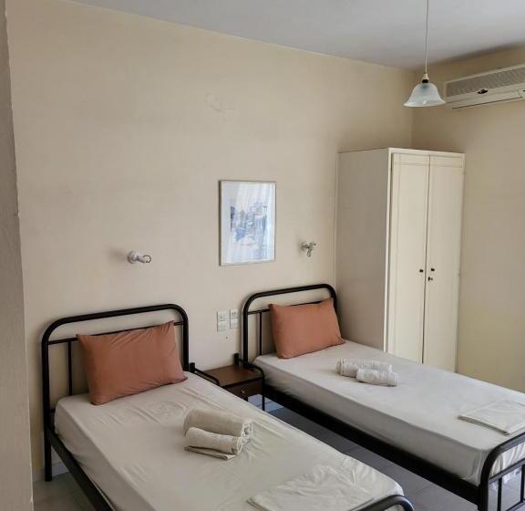 استوديو إقتصادى, Polyxenis Rooms
