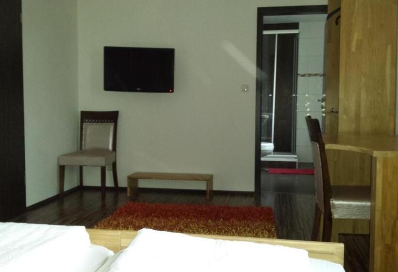 اتاق استاندارد سه نفره, La Terrazza