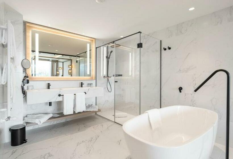 سوییت جونیور, Attica21 Vigo 4 Superior