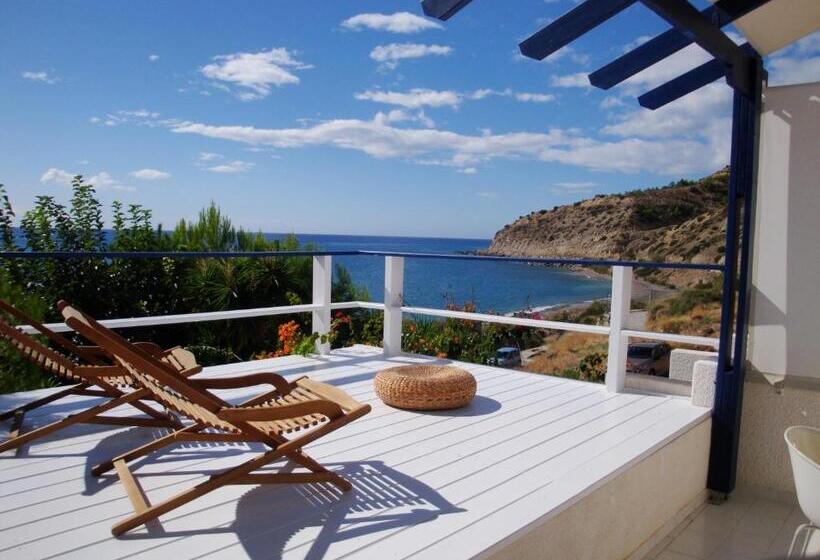 استودیوی استاندارد با چشم‌انداز دریا, Big Blue Apartments