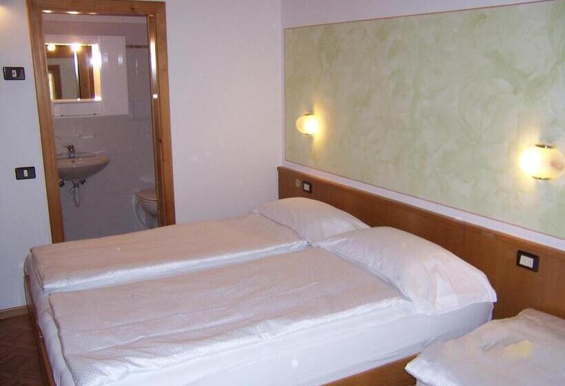 Номер Стандарт Трехместный, Alpen Hotel Rabbi
