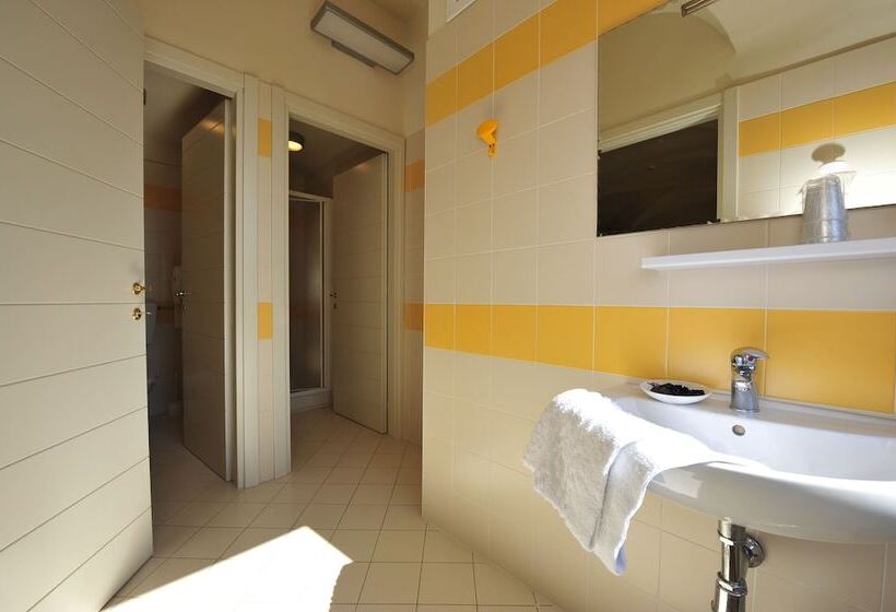 标准三人间, Chiostro Delle Monache Hostel Volterra