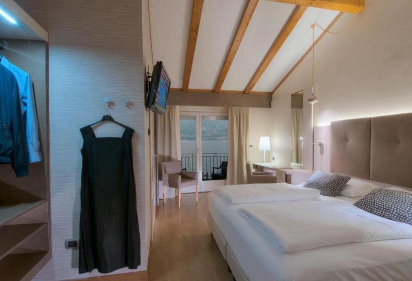 Superior room with lake view, Galvani