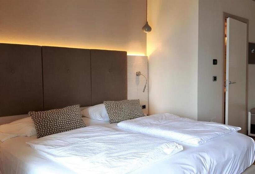 Superior room with lake view, Galvani