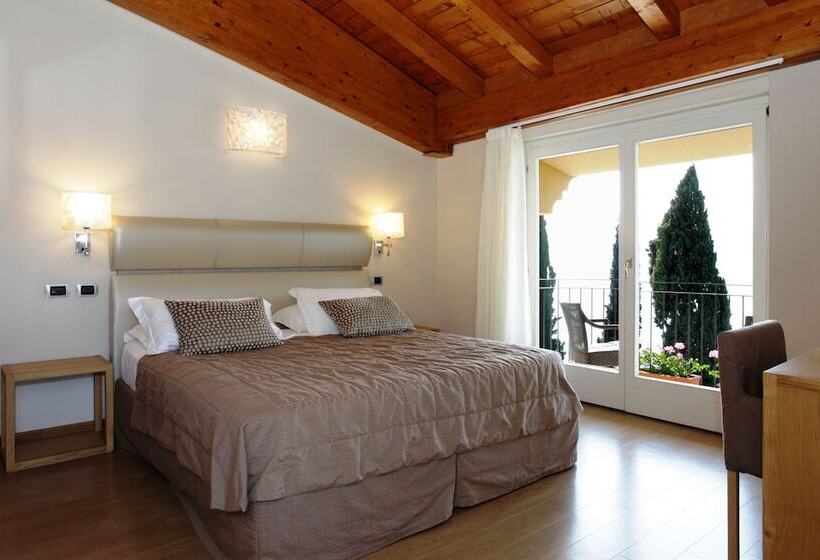 Superior room with lake view, Galvani